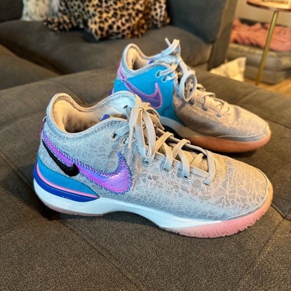 Nike Zoom LeBron NXXT Gen Mens 9 Wolf Grey Pink Spell Basketball DR8784-002 - Picture 1 of 14